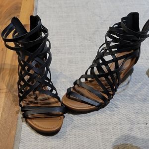 American Eagle Sz 8 Womens Strappy Wedge Sandal